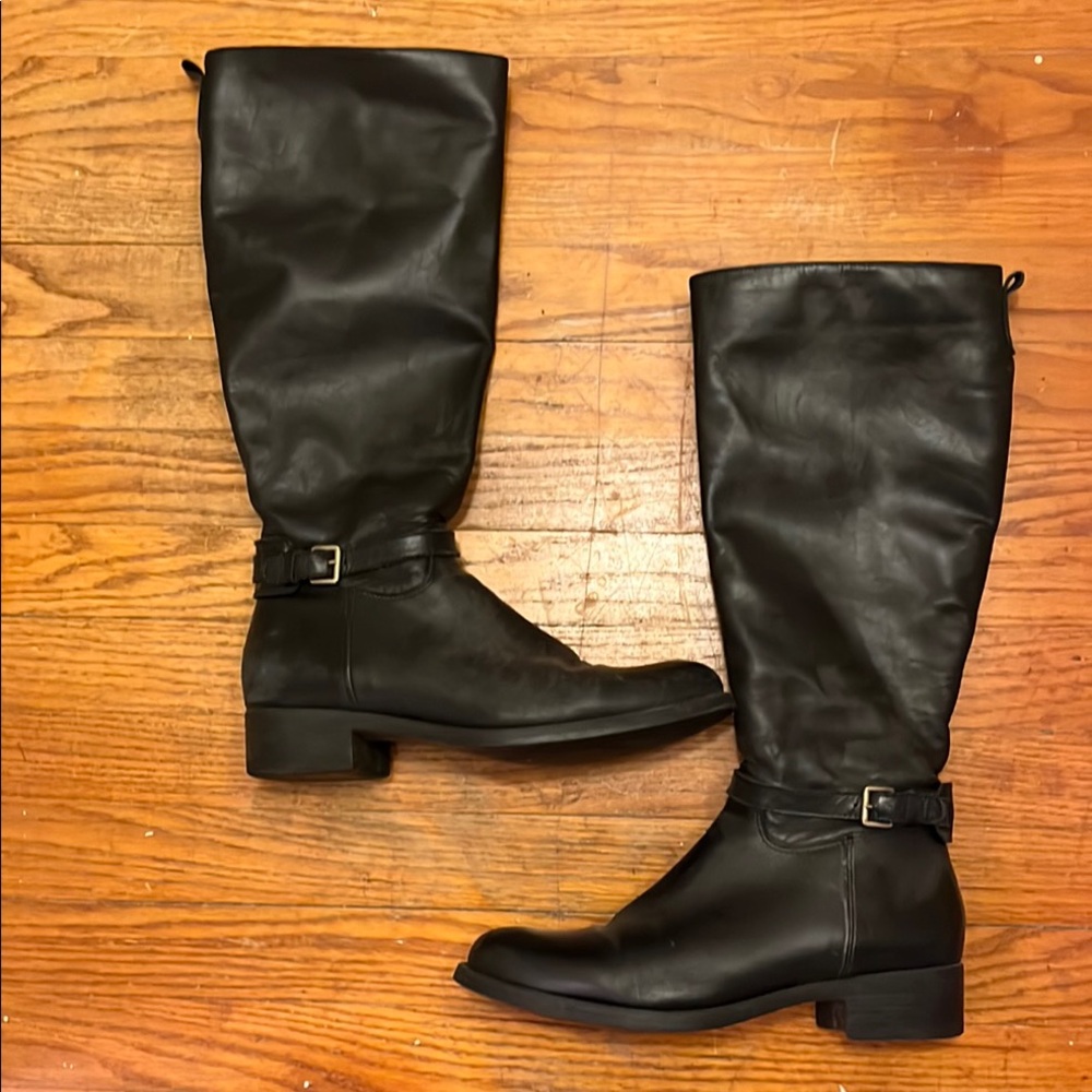 La CANADIENNE Black Heeled Boots Timeless Style